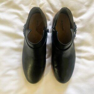 Dr Scholls Ladies Ankle Booties 9.5 M Black Buckle Zip Hello Shootie